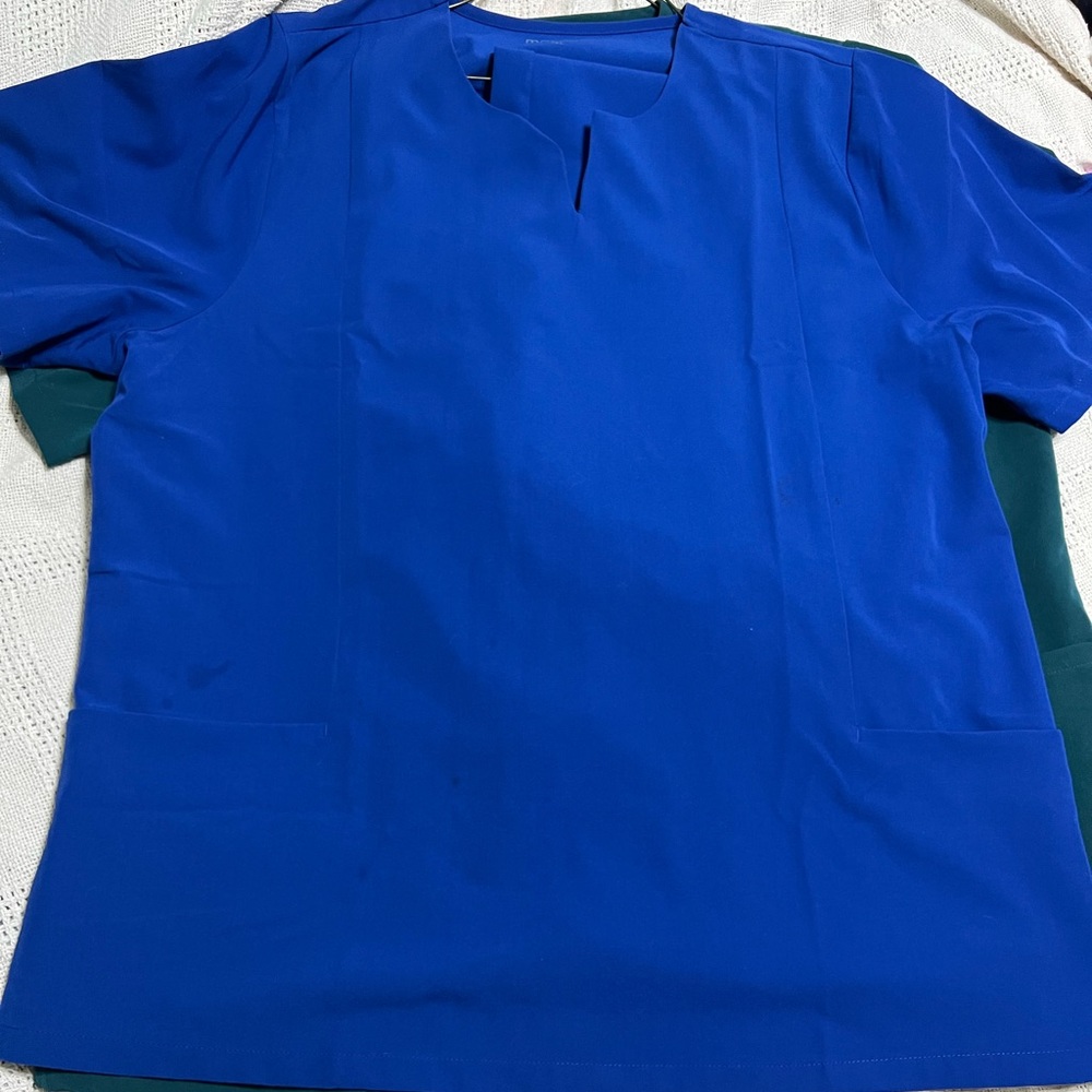 Mandala scrub set 2x top and 2x petite bottoms. untreated spots on shirt.